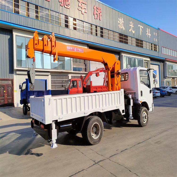 富里乡三轮随车吊定制 农用改装机自备吊中瑞长期出售